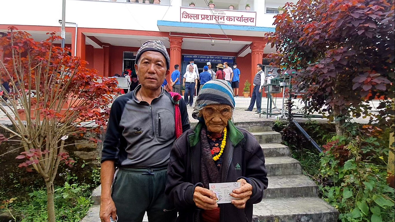 मकालुकी कान्छीमाले ८० बर्षमा नागरिकता पाइन्